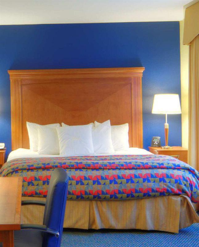 Homewood Suites By Hilton Портсмут Номер фото