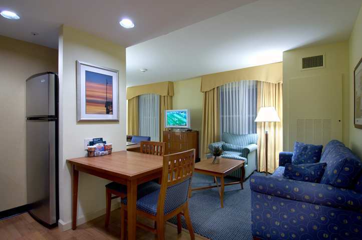Homewood Suites By Hilton Портсмут Номер фото